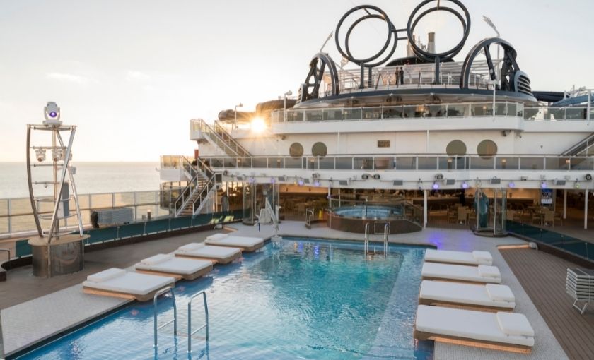 Zwembad op het dek van de MSC Seaside